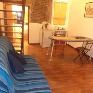 https://domus-quo-vadis.it-romehotels.com